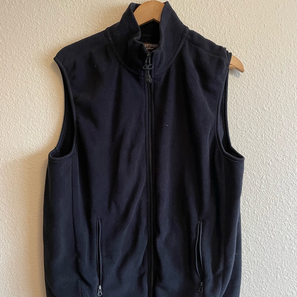 Great Northwest Clothing Company Fleece Black Zip-Up Vest